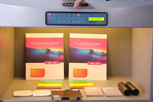 标准光源箱中的U30光源是一种什么光源？