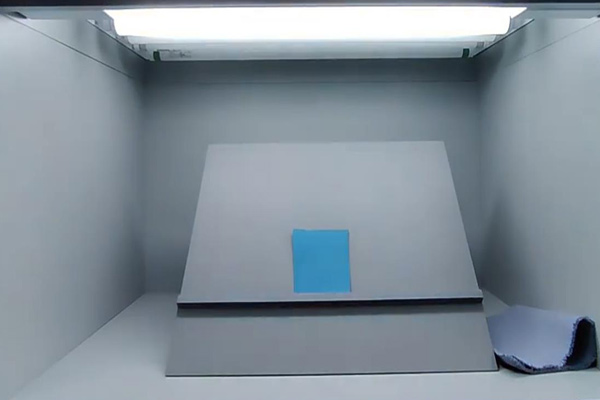 标准光源D65和D50光源在光线颜色上有什么不同？